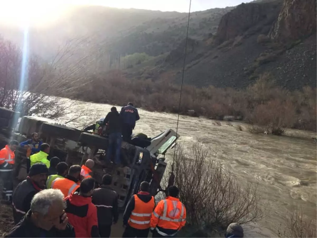 Beton Mikseri Aras Nehri\'ne Uçtu