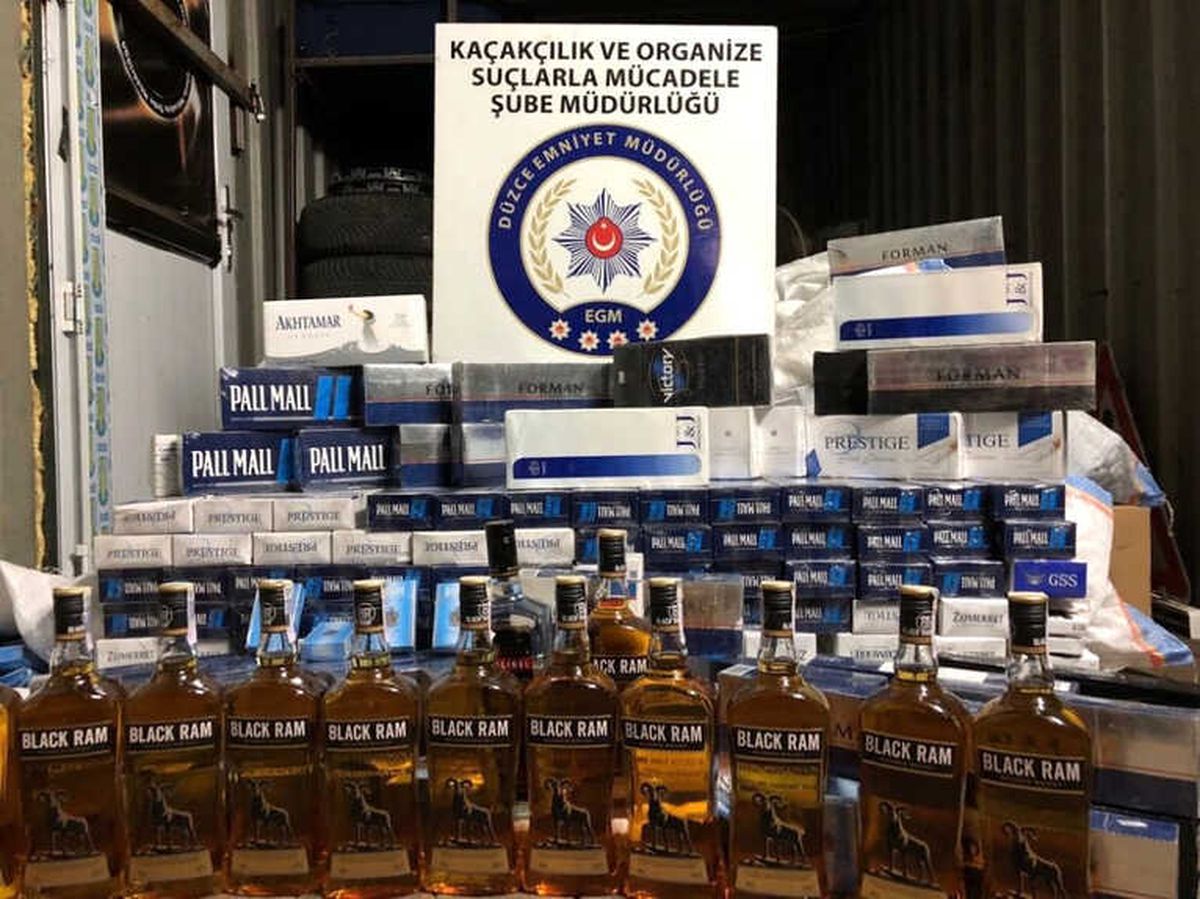 Düzce\'de Kaçak Sigara ve Alkol Operasyonu: 1 Tutuklama