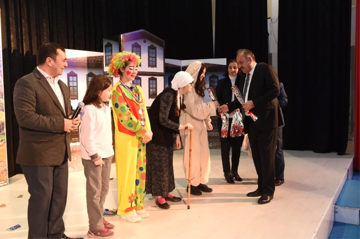 Kastamonu Belediyesinde \'Geri Dönüşüm Muhteşem Olacak\' Adlı Tiyatro Oyunu Sahnelendi