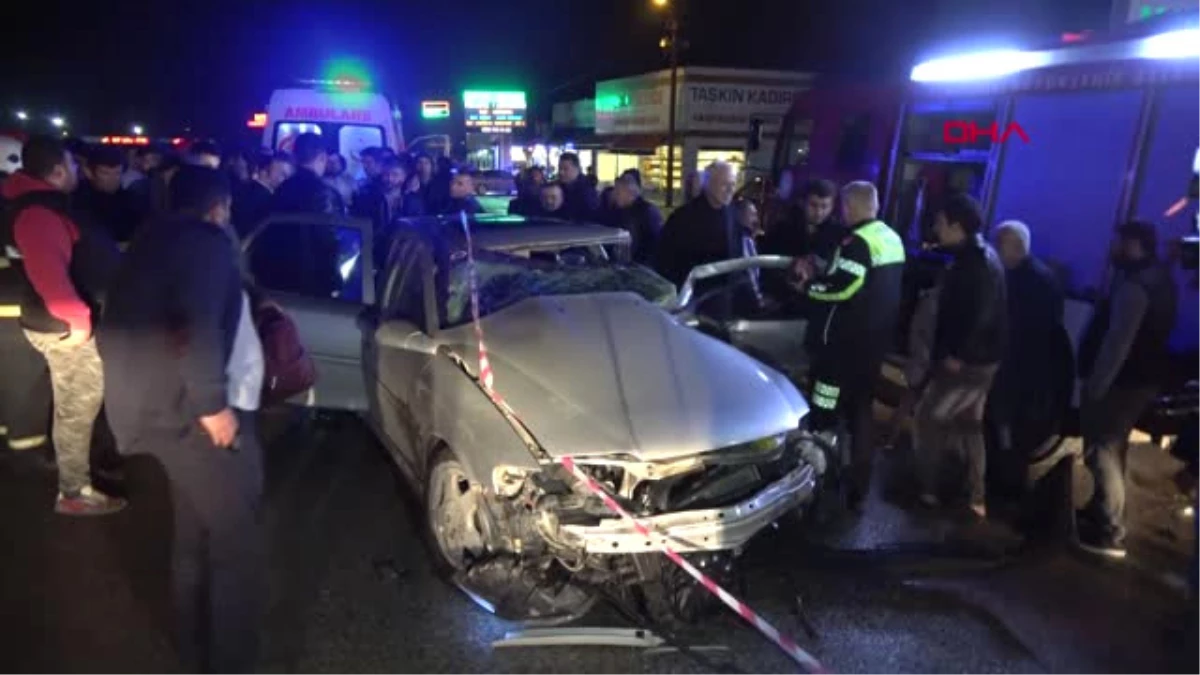 Kocaeli Kırmızı Işıkta Geçen Tır Otomobil ve Minibüse Çarptı: 4 Yaralı