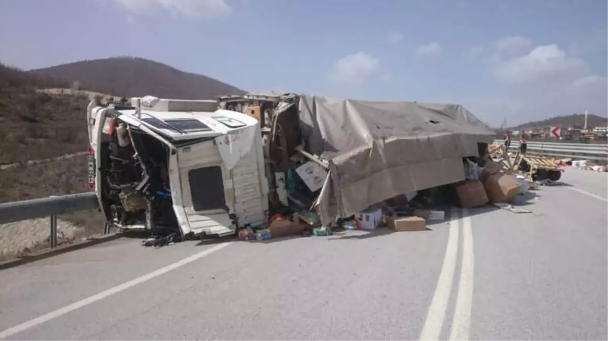 Kontrolden Çıkan Kamyon Devrildi: 1 Ölü, 1 Yaralı