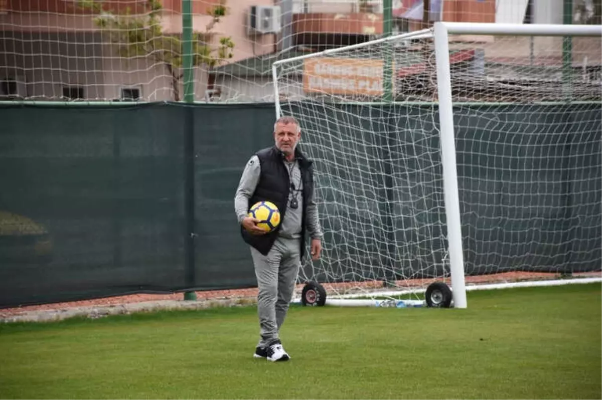 Mesut Bakkal: "Ben Oyuncularıma Güveniyorum"