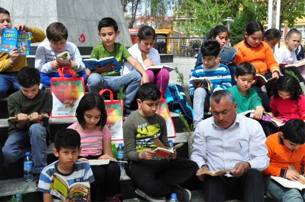 Milas\'ta Açık Havada Kitap Okudular