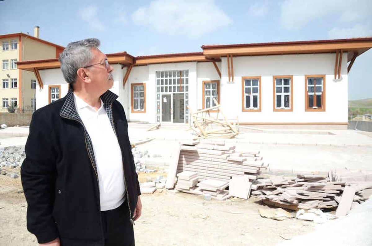 Pursaklar Belediye Başkanı Selçuk Çetin Nezaket Okulu ve Kına Evini Denetledi