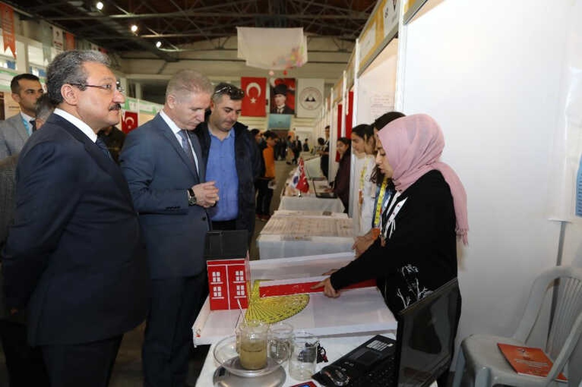 Sivas Valisi Davut Gül, Erü\'de, Tübitak Sergisini Gezdi
