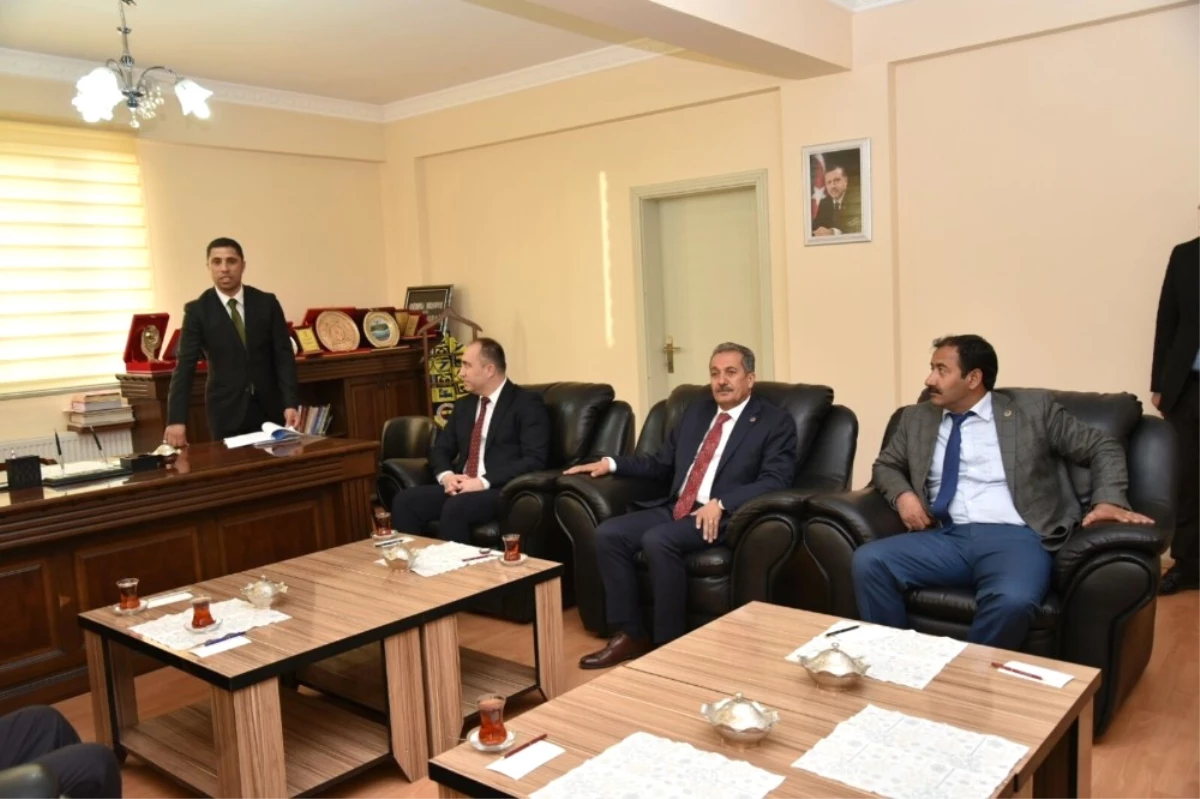 Vali Süleyman Elban, İlçe ve Belde Belediye Başkanları ile Bir Araya Geldi