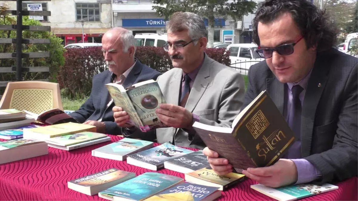 Beyşehir\'de Açık Havada Kitap Okudular