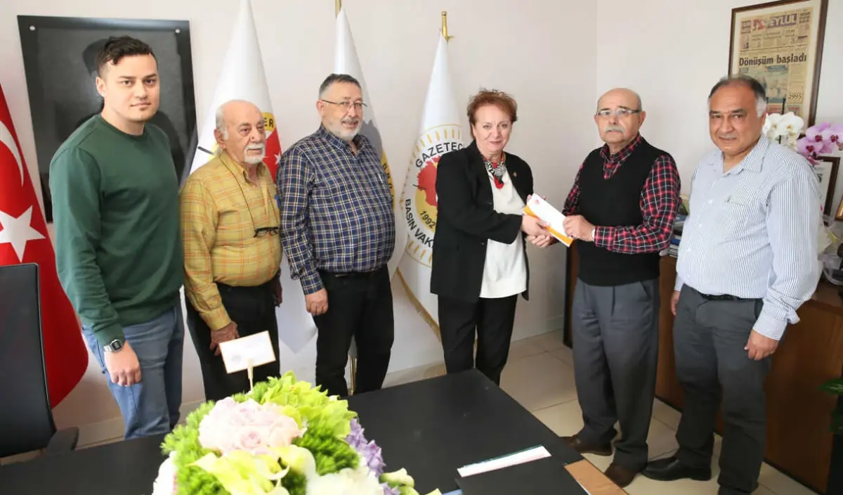 Divan Kurulu Dikmen\'e Mazbatayı Sundu