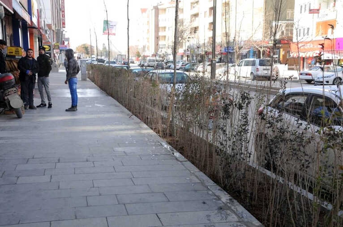 Esnaf Kaldırım İşgali Çalışmasına Destek Verdi