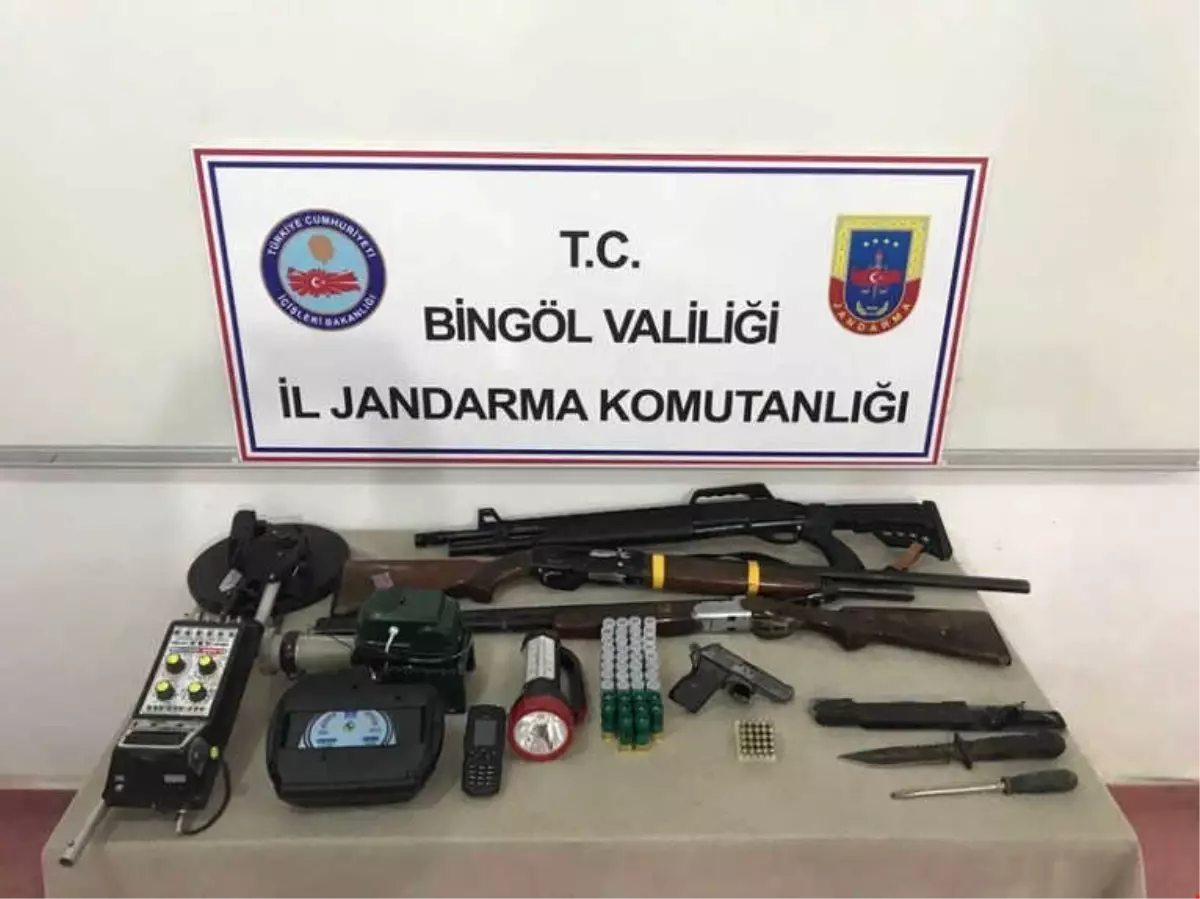 Evin İçinde Kaçak Kazıya Jandarma Baskını: 6 Gözaltı