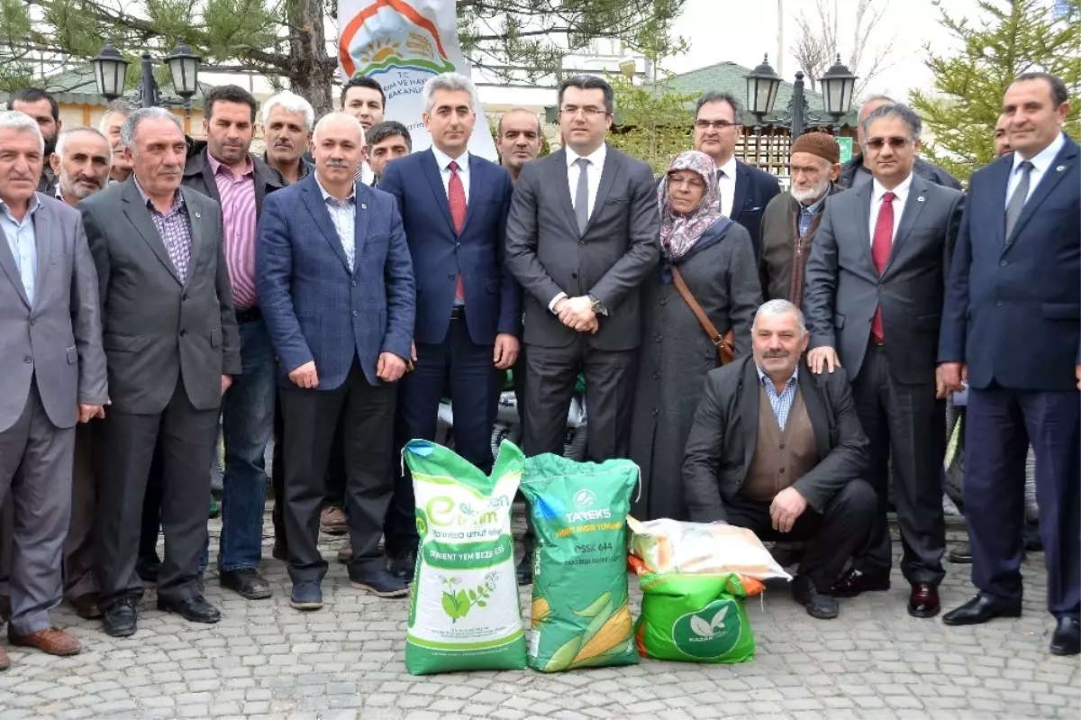 Gümüşhane\'de Çiftçilere 102,3 Ton Yem Bitkisi Tohumu Dağıtıldı