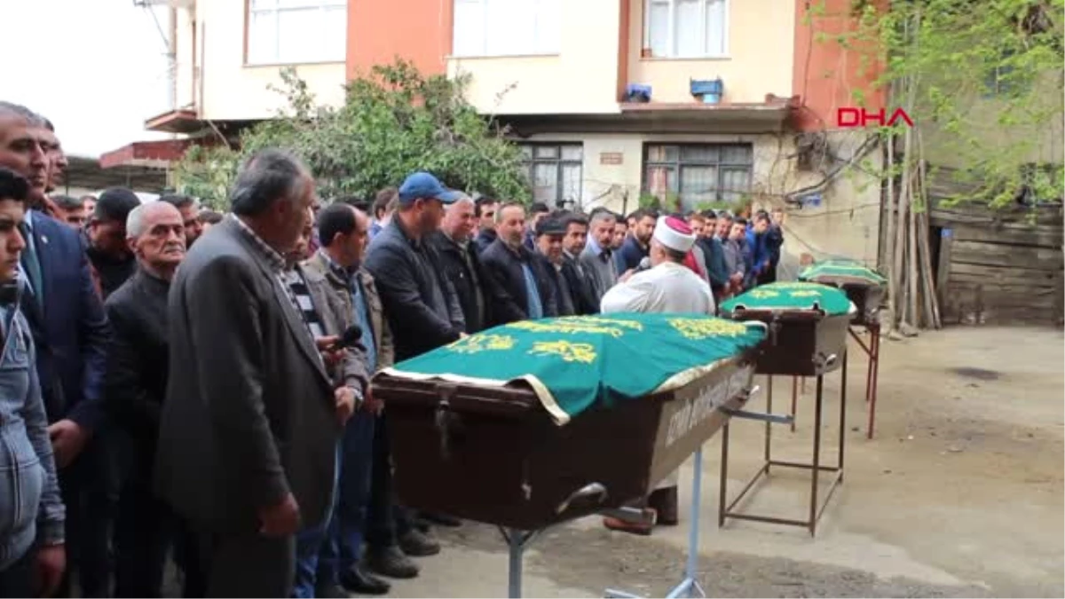 İzmir Cenaze Töreninin Ardından Vatandaşlar Yolu Trafiğe Kapattı Hd