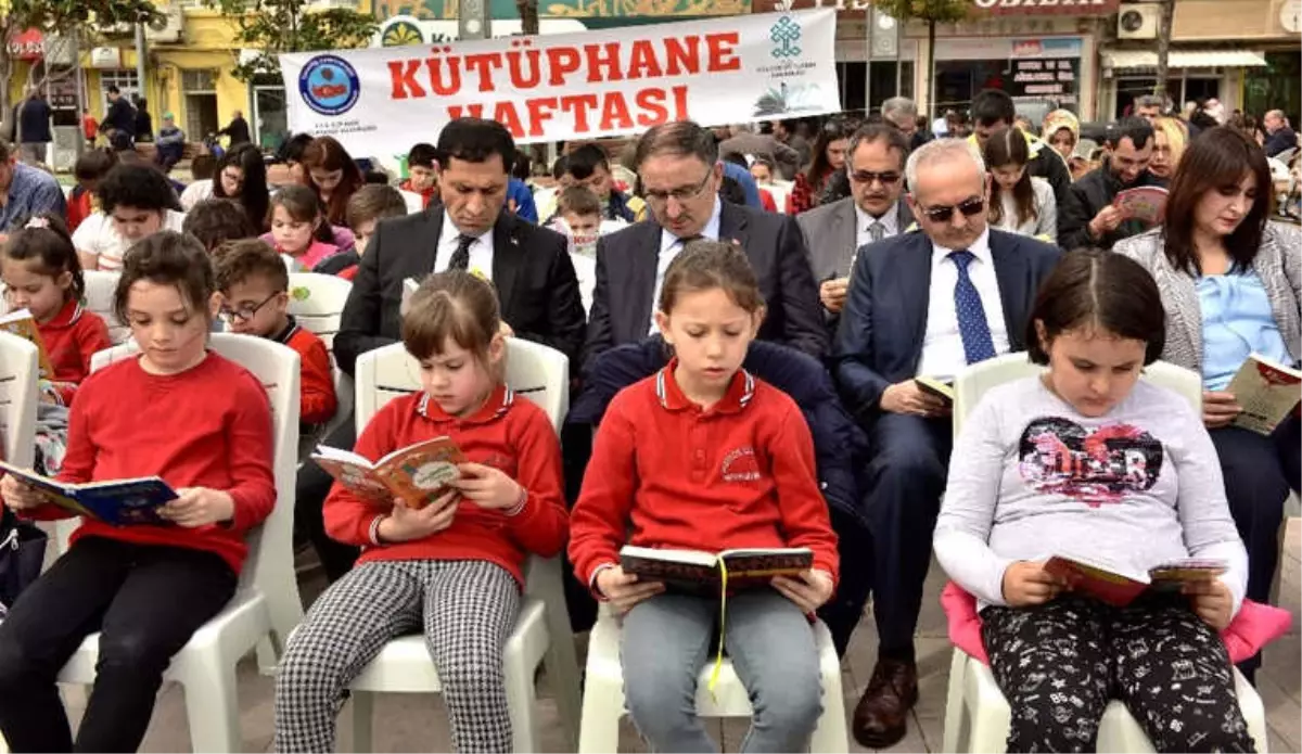 Meydanda Kitap Şenliği