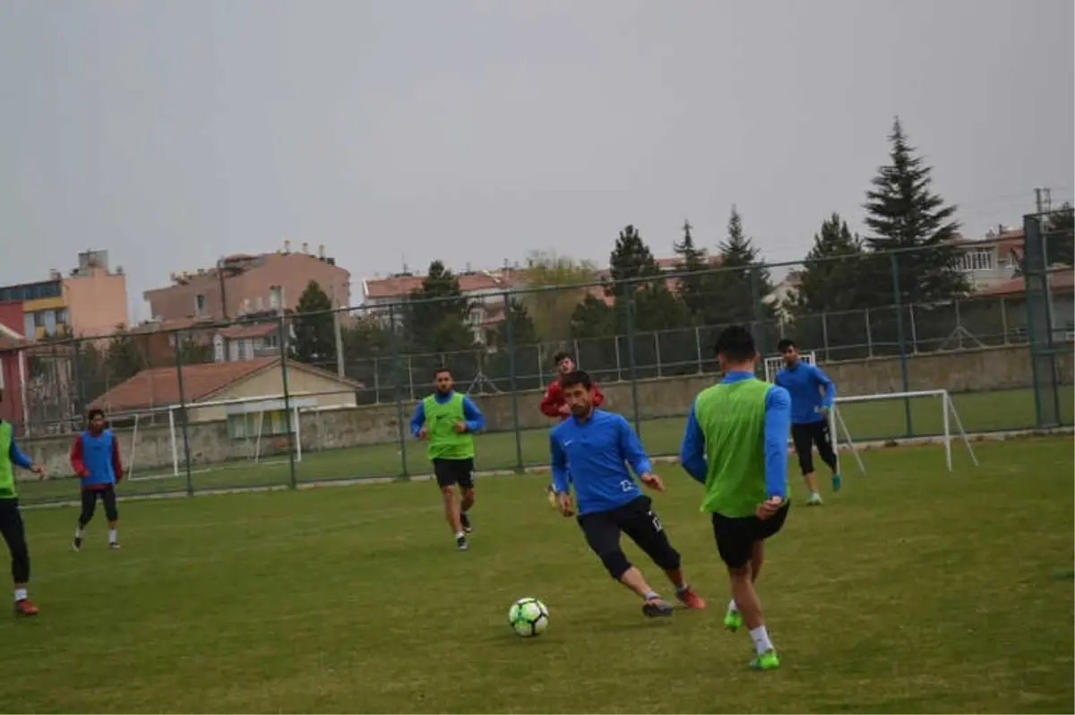 Şuhut Belediye Hisarspor, Kuşadasıspor Maçı Hazırlıklarını Sürdürüyor