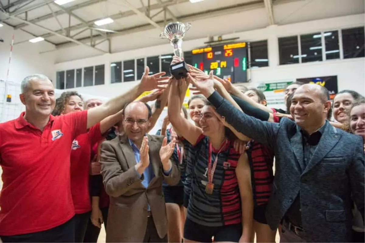 Aydın\'da Genç Kızlar Voleybol Müsabakaları Tamamlandı