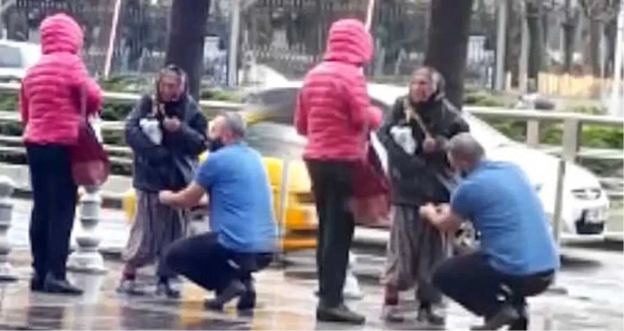 Montunu Çıkarıp Yağmur Altında Islanan Yaşlı Kadına Verdi! O Anlar Kameraya Kaydedildi