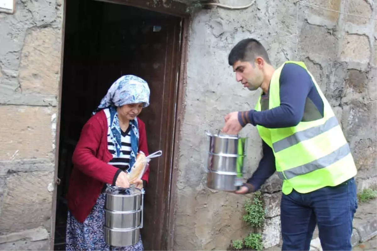 Bitlis Belediyesinden Sıcak Yemek Hizmeti