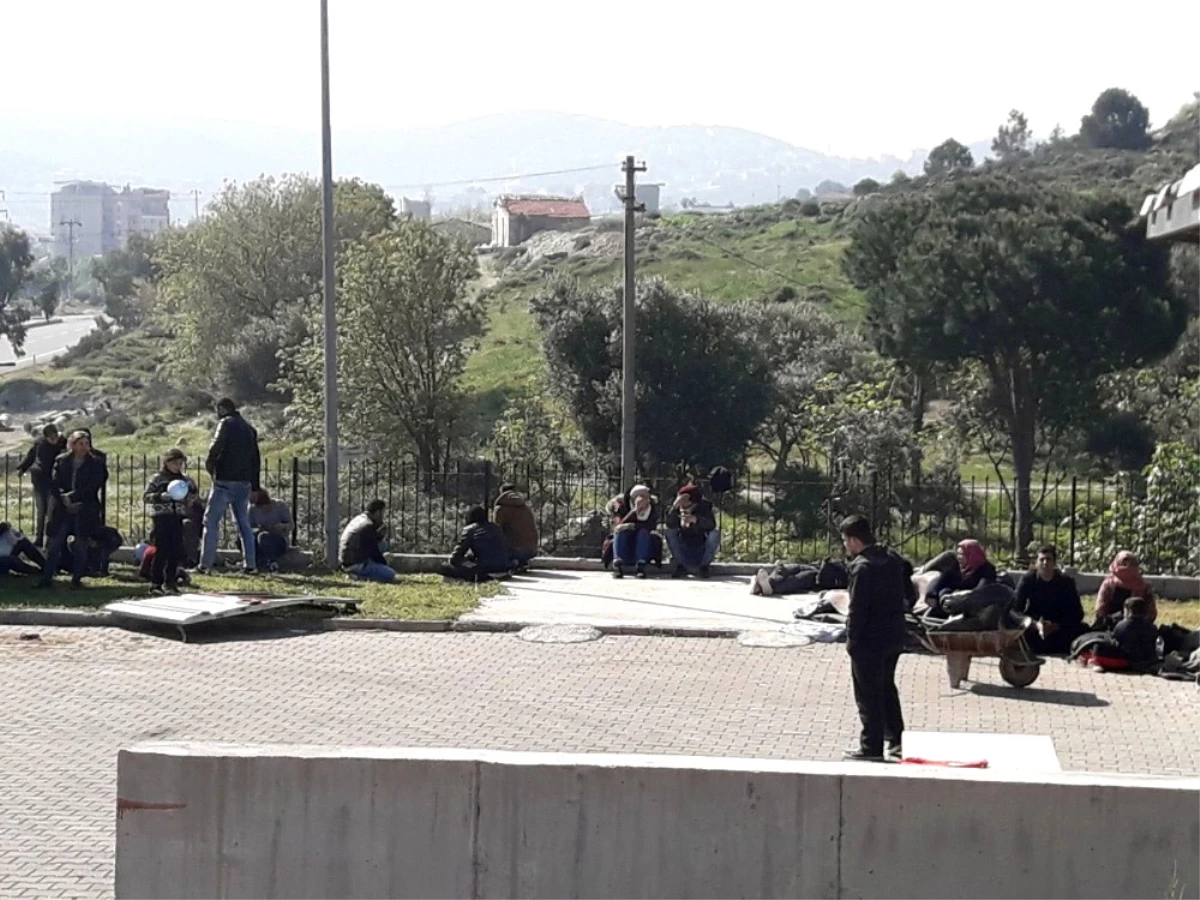 İzmir\'de 91 Göçmen ve 3 Şüpheli Yakalandı