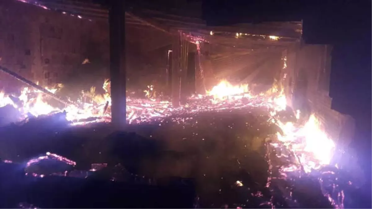 Mandırada Yangın Çıktı, 40 Hayvan Telef Oldu