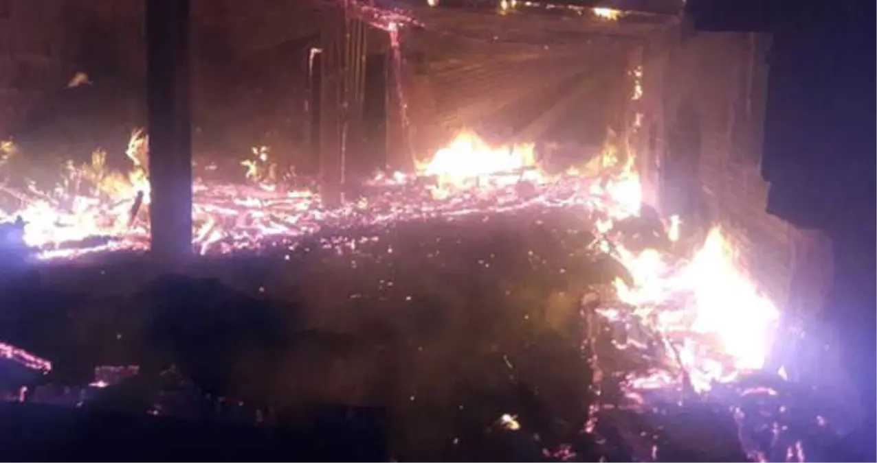 Mandırada Yangın Çıktı, 40 Hayvan Telef Oldu