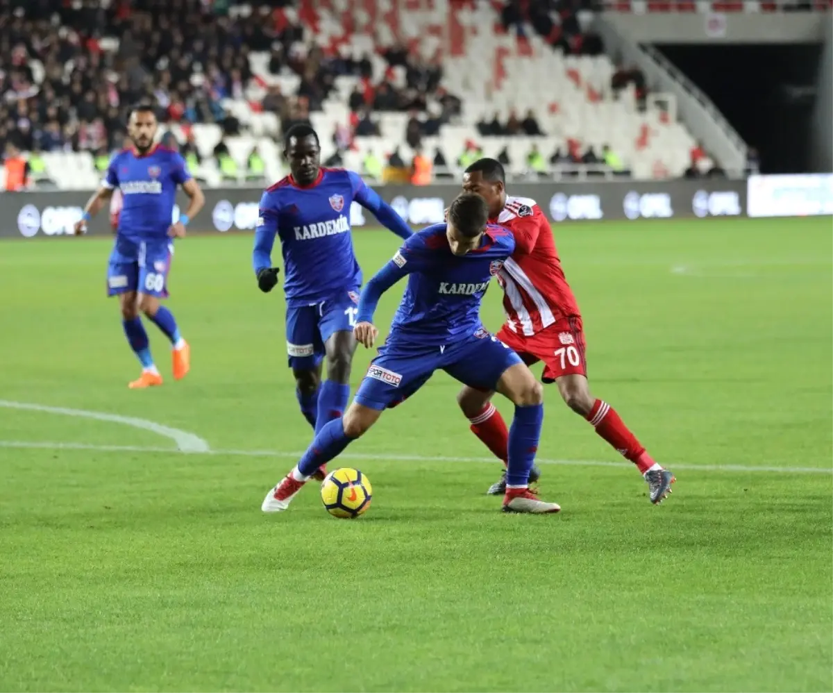 Spor Toto Süper Lig: Dg Sivasspor: 0 - Kardemir Karabükspor: 0 (İlk Yarı)