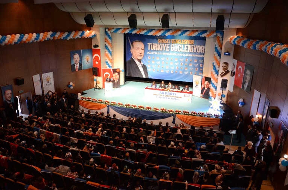 AK Parti Gençlik Kolları Başkanlığında Görev Değişimi