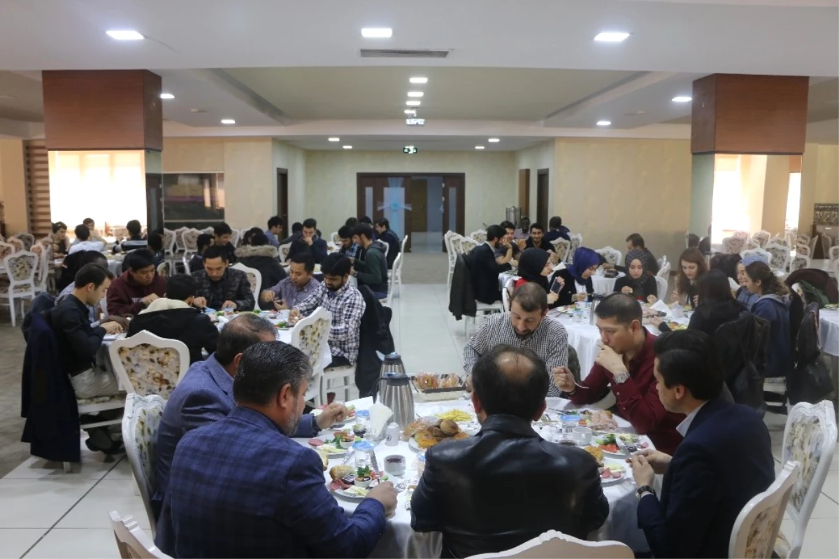AK Parti Gençlik Kolları Misafir Öğrencilerle Kahvaltıda Buluştu