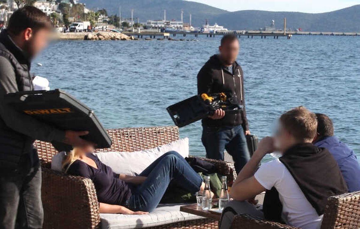 Bodrum Sahillerini Hanutçulardan Sonra İşportacılar Sardı