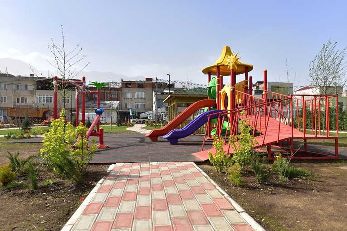 Bu Parkta Çocuklar Hem Oynayacak, Hem Dalından Meyve Yiyecek