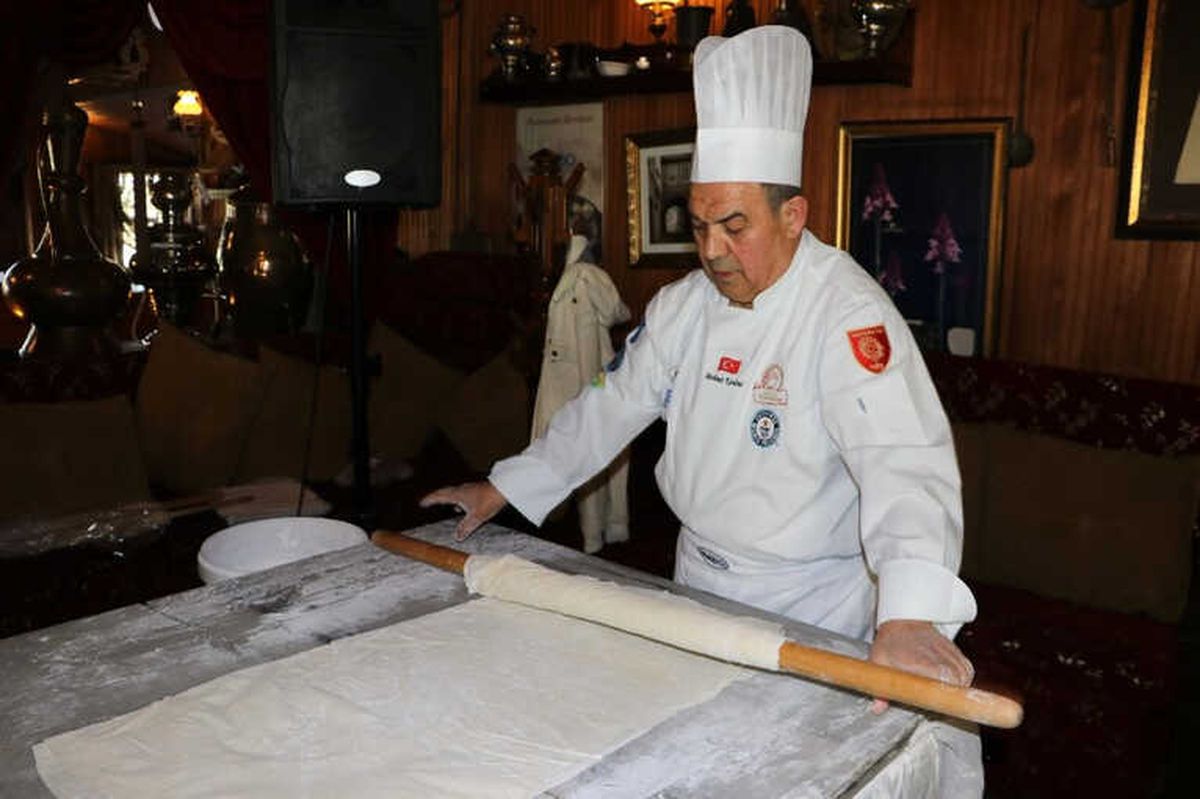 Dünya Rekoru Kıran Kahramanmaraşlı Tatlı Üreticisi: "Yarım Ton Ağırlığında Baklava Hazırladık...