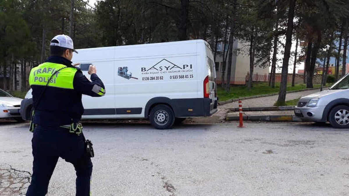 Duyarsız Sürücüye 408 Lira Ceza Kesildi