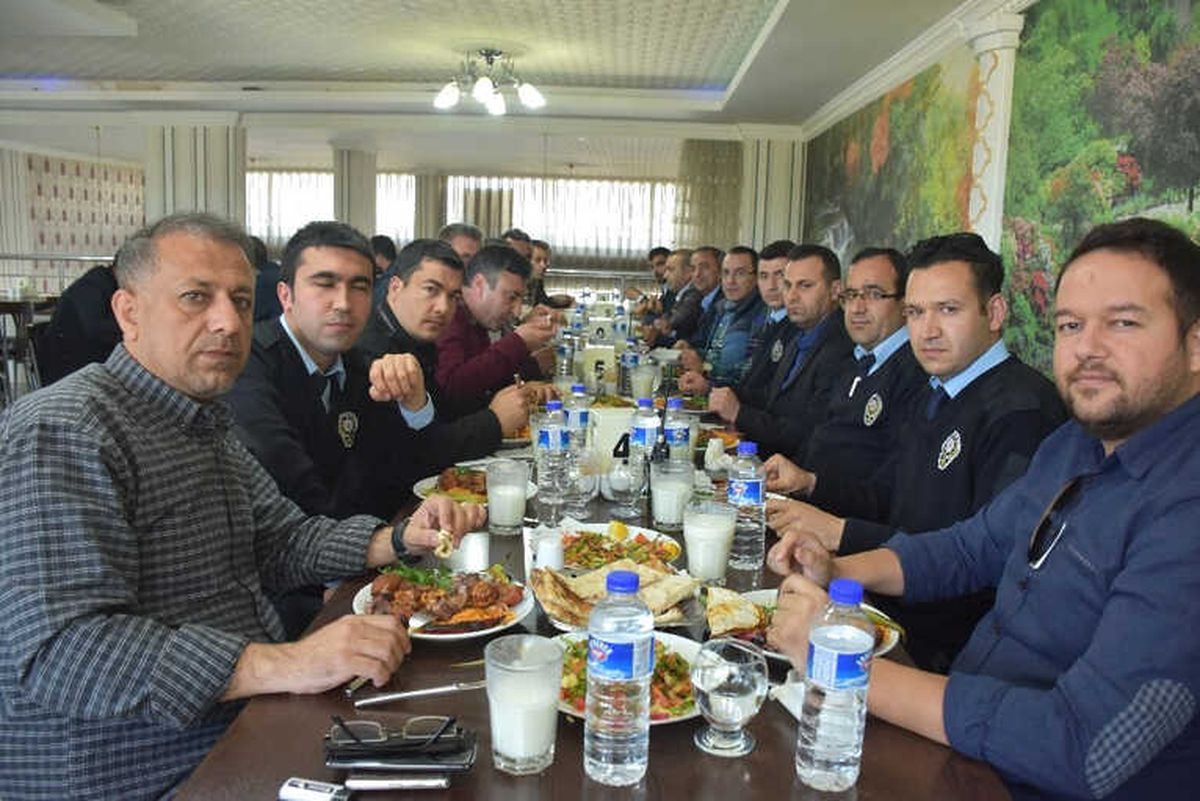 Eğitimciler ve Polisler Barış Yemeğinde Bir Araya Geldi