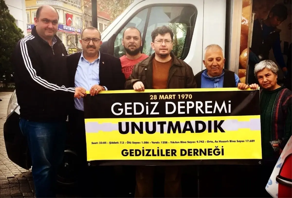 Gediz Depreminin Yıl Dönümünde Lokma Hayrı