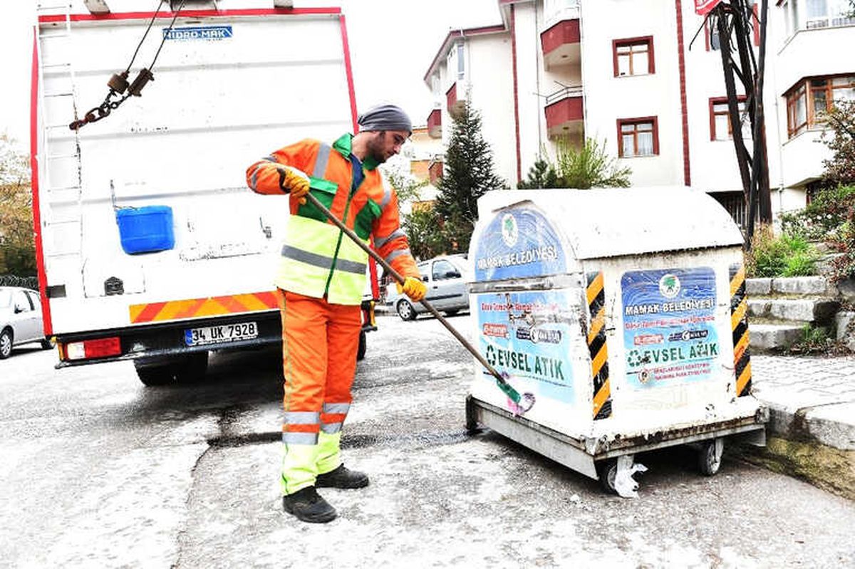 Günde 100 Konteyner Dezenfekte Ediliyor