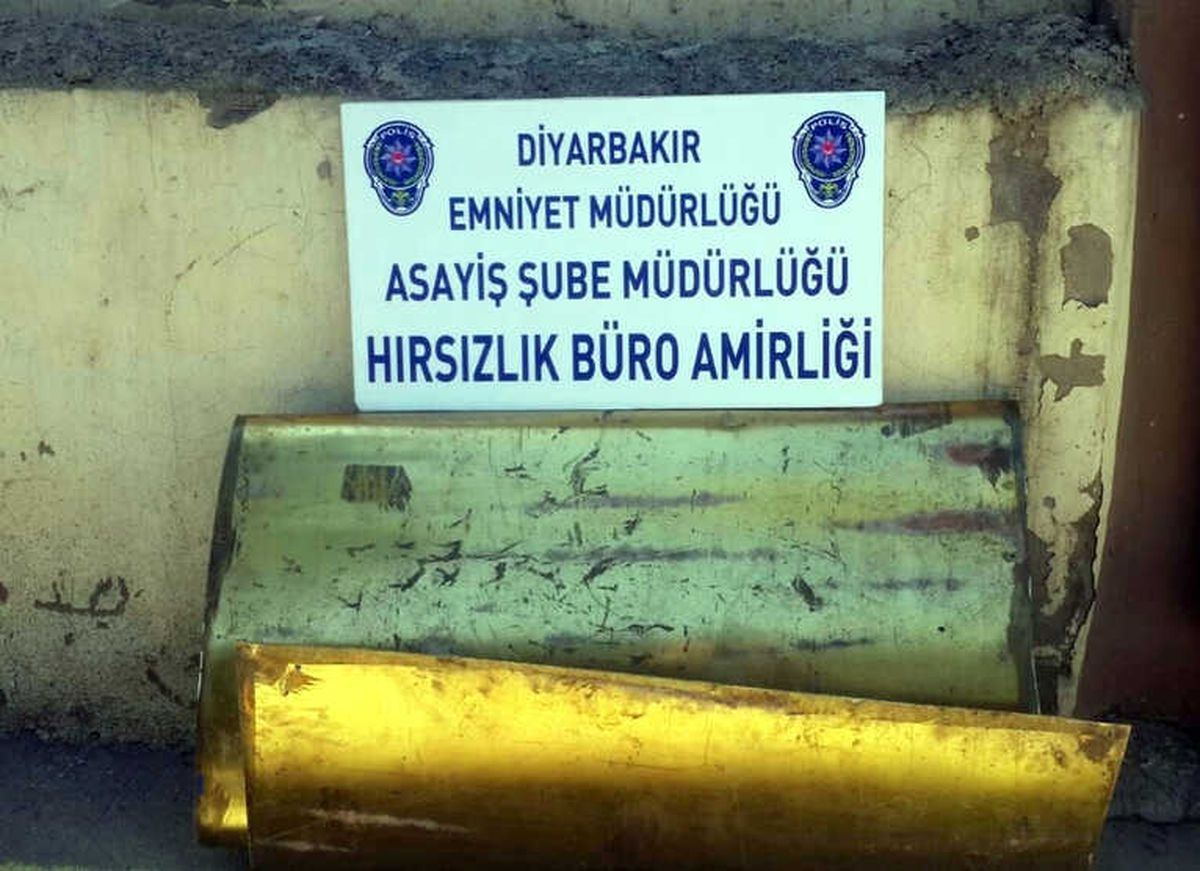 İnsan Hakları Bildirgesi Beyannamesi Levhalarını Çalan Hırsızlar Kıskıvrak Yakalandı