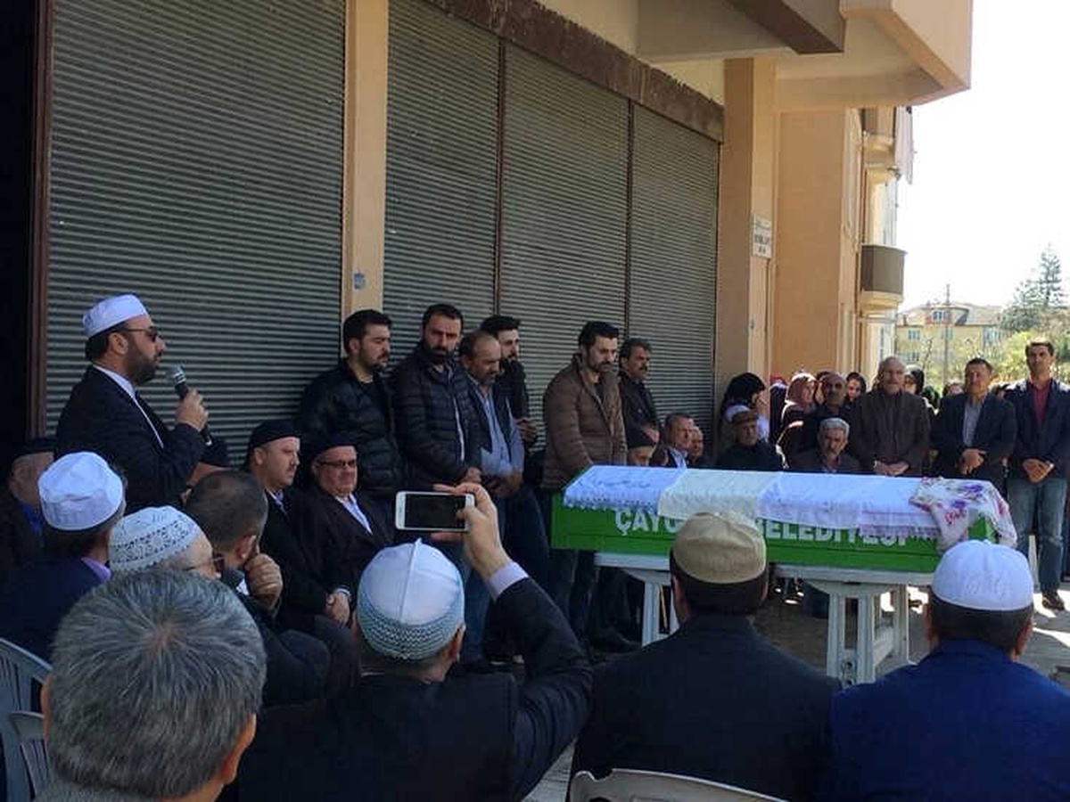Kanserden Ölen Kur\'an Kursu Öğreticisi Son Yolculuğuna Uğurlandı