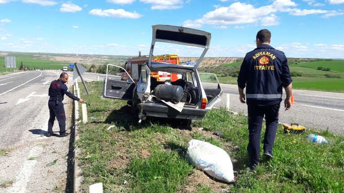 Otomobil Refüje Çıktı: 2 Yaralı