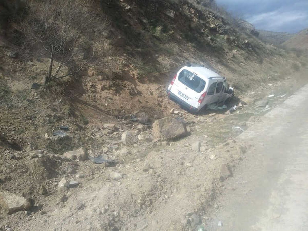 Sarıkamış\'ta Trafik Kazası: 3 Yaralı