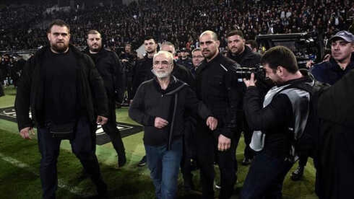 Silahla Sahaya Giren Paok Başkanı\'na 3 Yıl Men