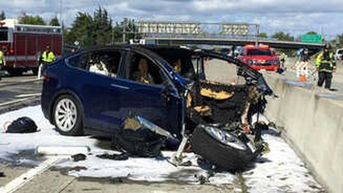 Tesla: Ölümlü Kazada Model X Aracımız Otopilot Modundaydı