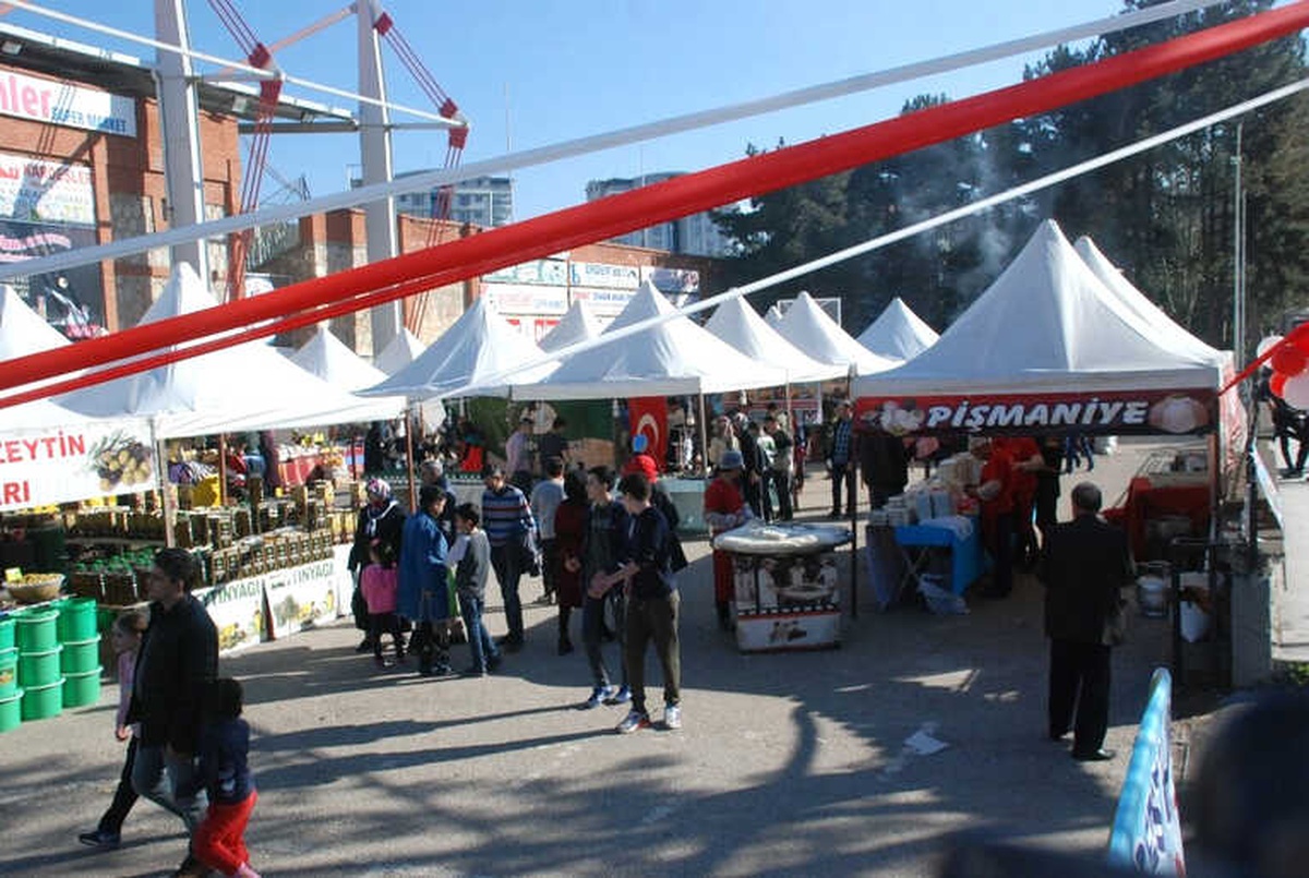 Tokat\'ta Şehit Aileleri Yararına Yöresel Ürünler Festivali