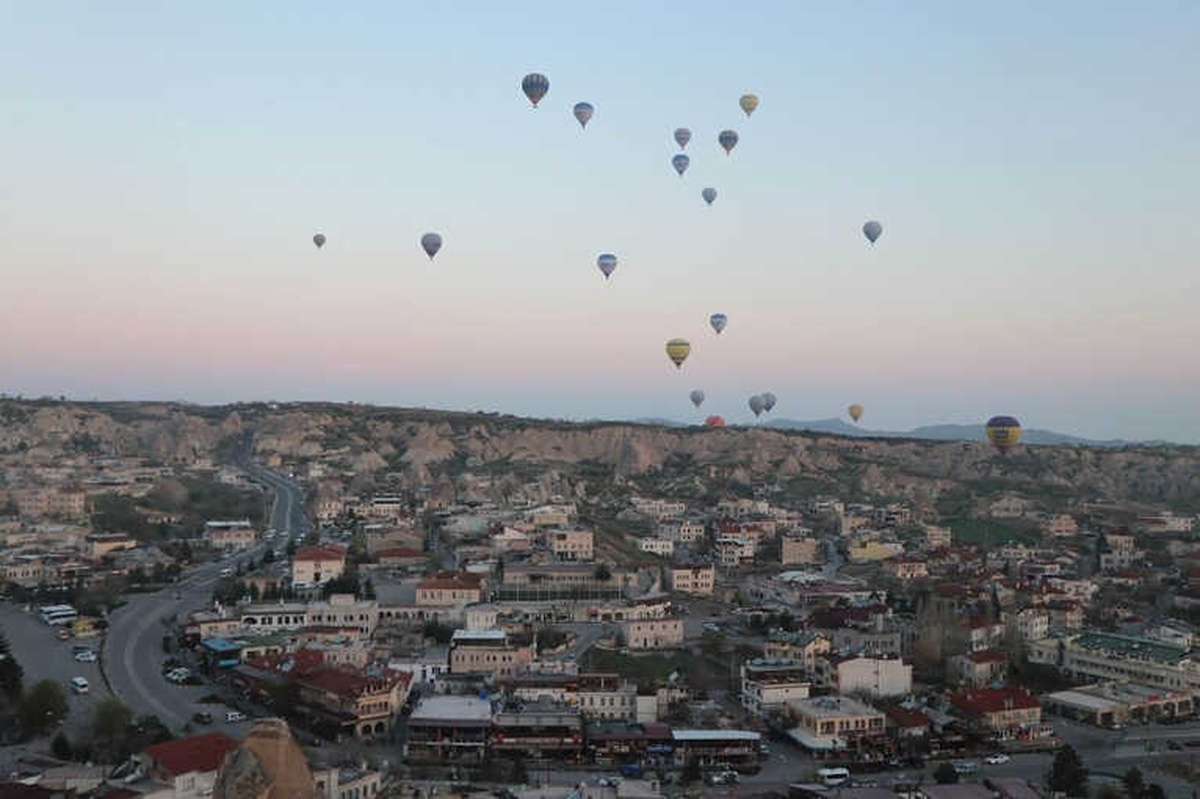 Turistler Gün Doğumunu Balonda Karşıladı