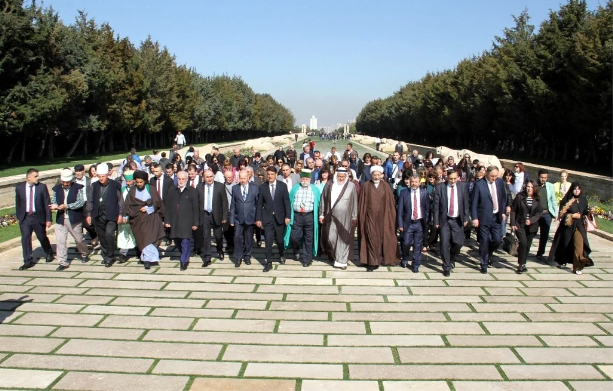 Türkmen Alevi Bektaşi Vakfı Üyeleri Anıtkabir\'i Ziyaret Etti