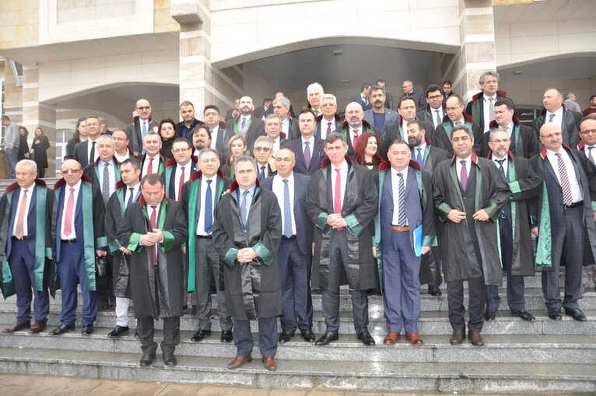 Uşak\'ta Yaşanan İlginç Davada 32 Avukat Beraat Etti