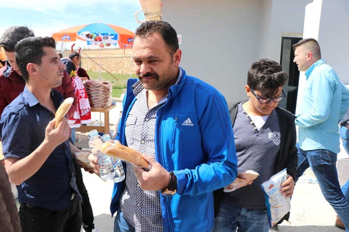 Ak Parti, Nevşehirspor Maçında Çemen Ekmek Dağıttı