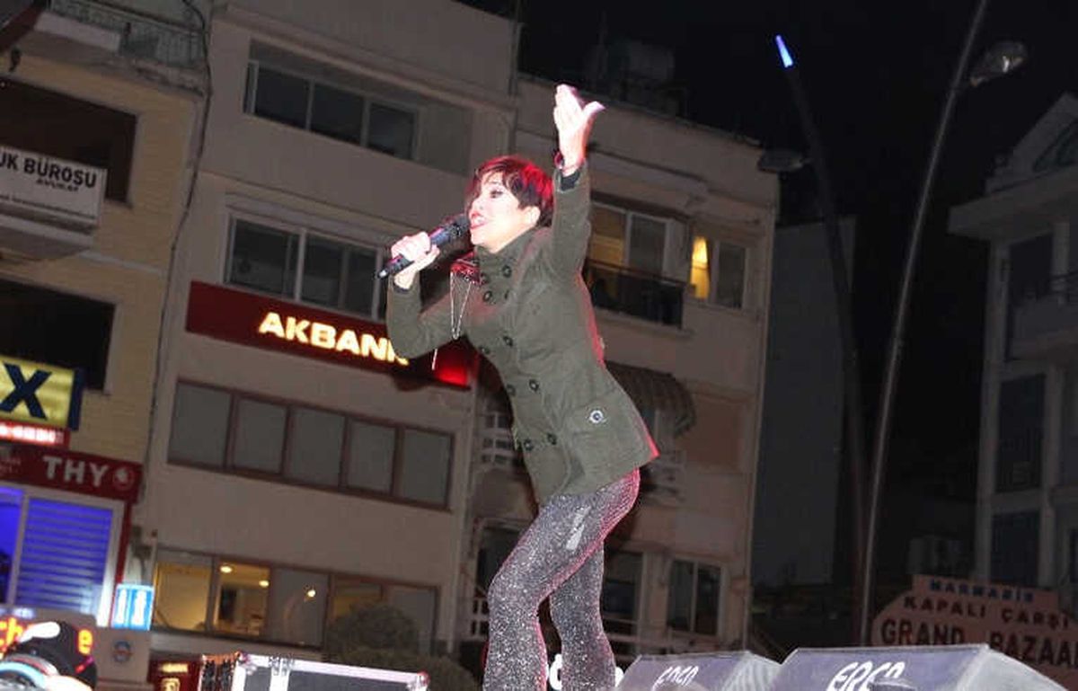 Aydilge Marmaris\'te Konser Verdi
