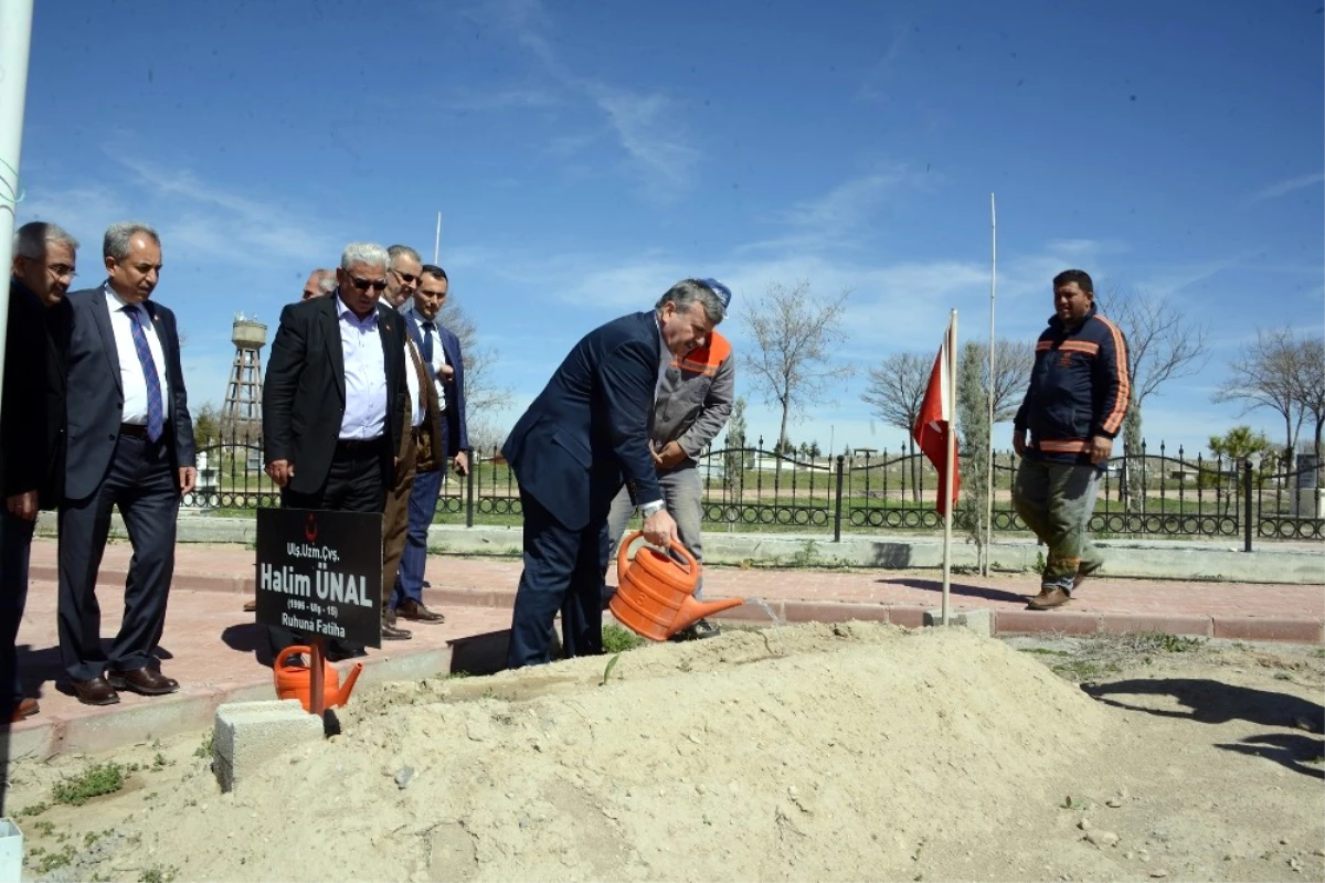 Başkan Akyürek: "Mezarlık Bakımlarına Özel Önem Veriyoruz"