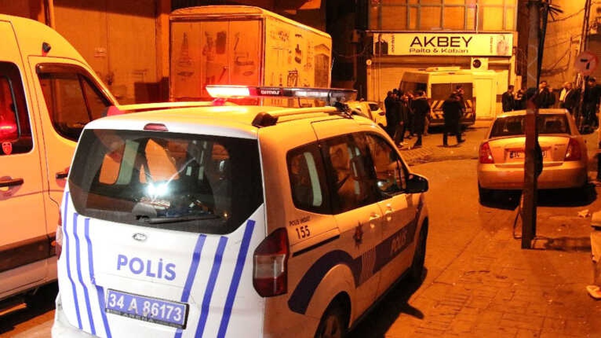 Beyoğlu\'nda Kahvehaneye Silahlı Saldırı; 6 Yaralı