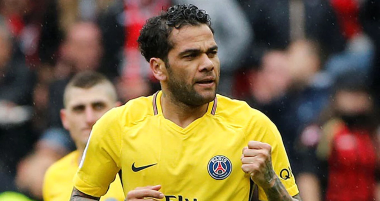 Brezilyalı Dani Alves Kazandığı 37 Kupayla Futbol Tarihine Geçti