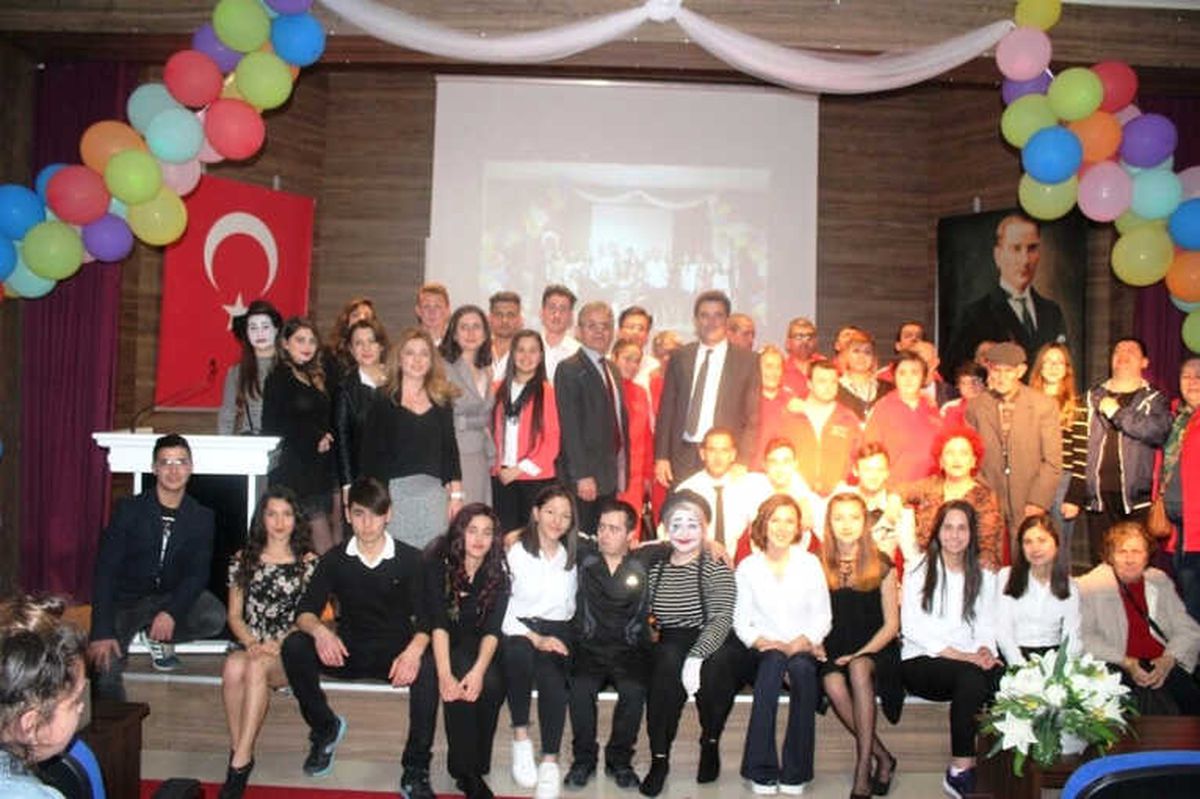 Cunda Mtal\'den Yaşlılarla Engellilere Özel Sunum